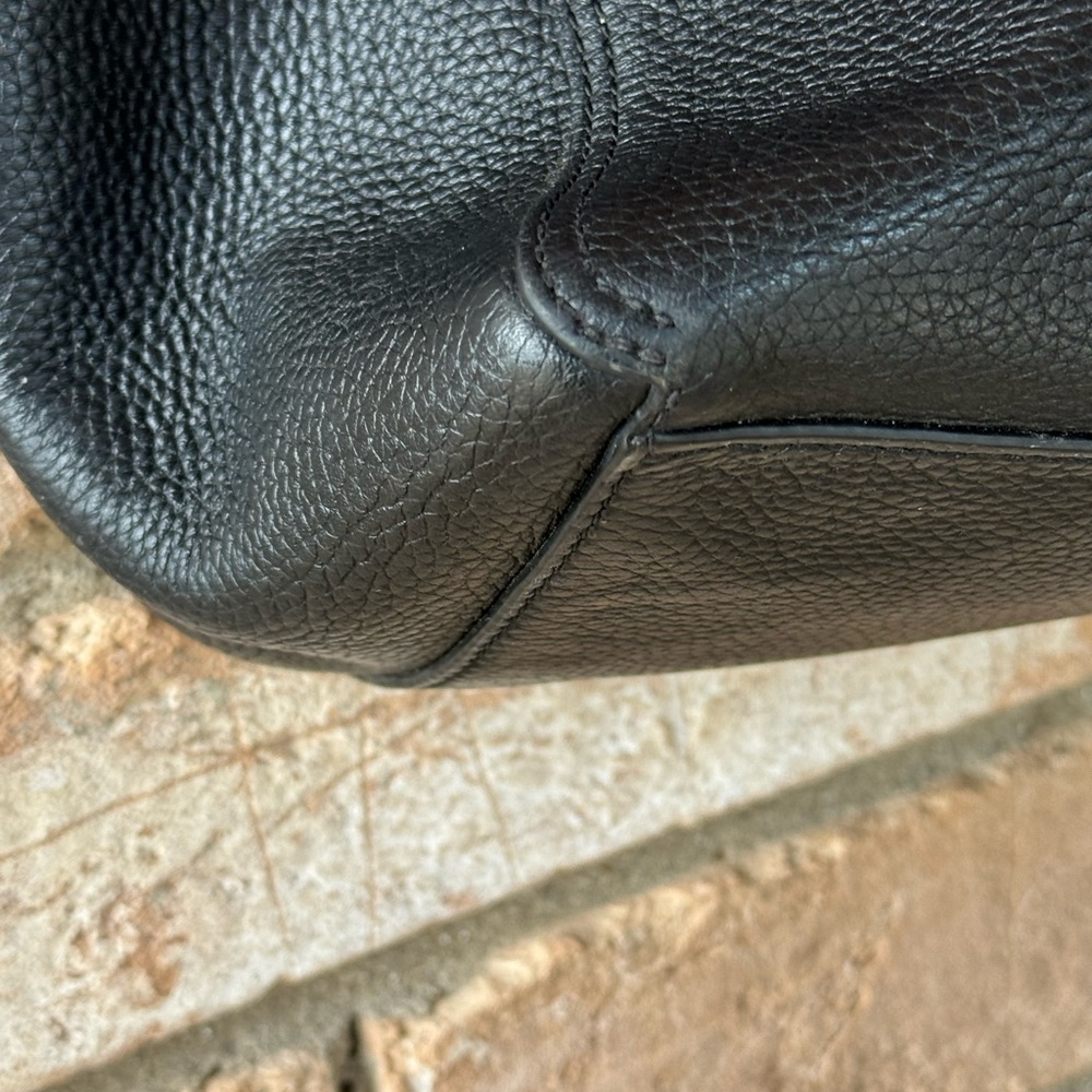 Tory Burch Pebbled leather handbag - Picture 4 of 14